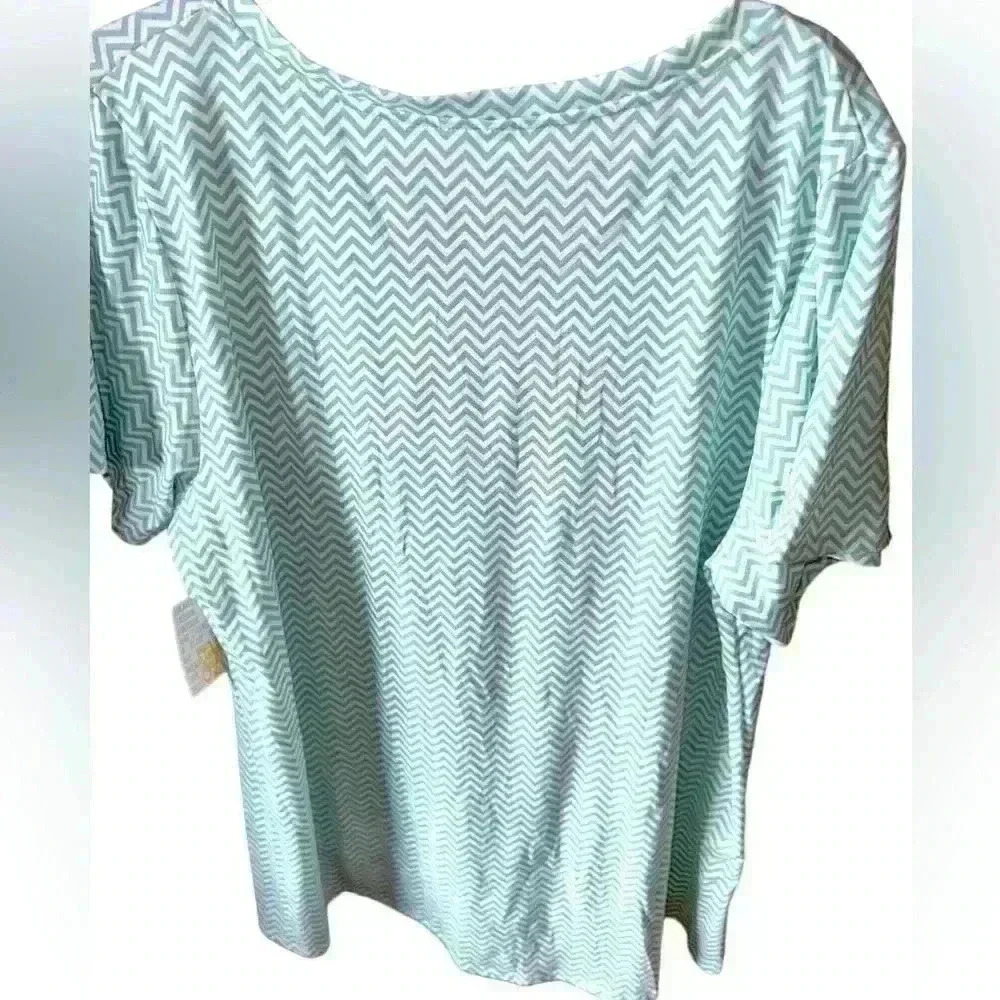Lularoe 3X white & turquoise chevron V Neck Christy T. NWT .Great summer t shirt - Picture 2 of 6